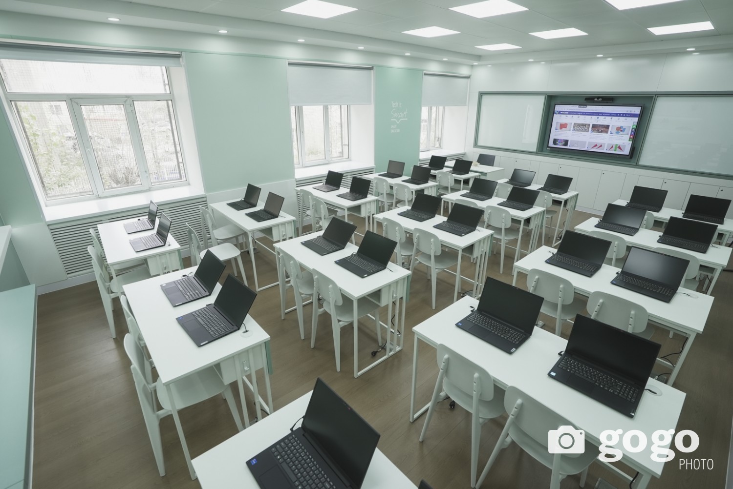 Мобиком группийн хэрэгжүүлж буй “Smart education-5” төслийн хүрээнд тохижуулсан "Дижитал анги". Нийслэлийн Баянгол дүүргийн "Эрдмийн Өргөө" цогцолбор сургууль.