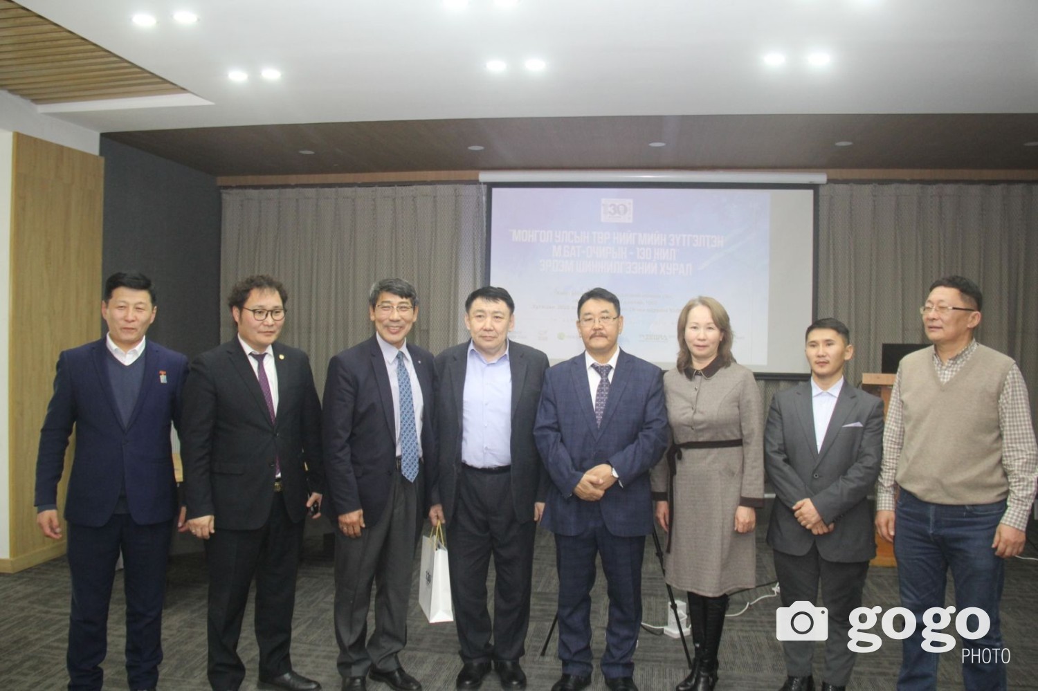 Илтгэлээ хэлэлцүүлсэн судлаач нар