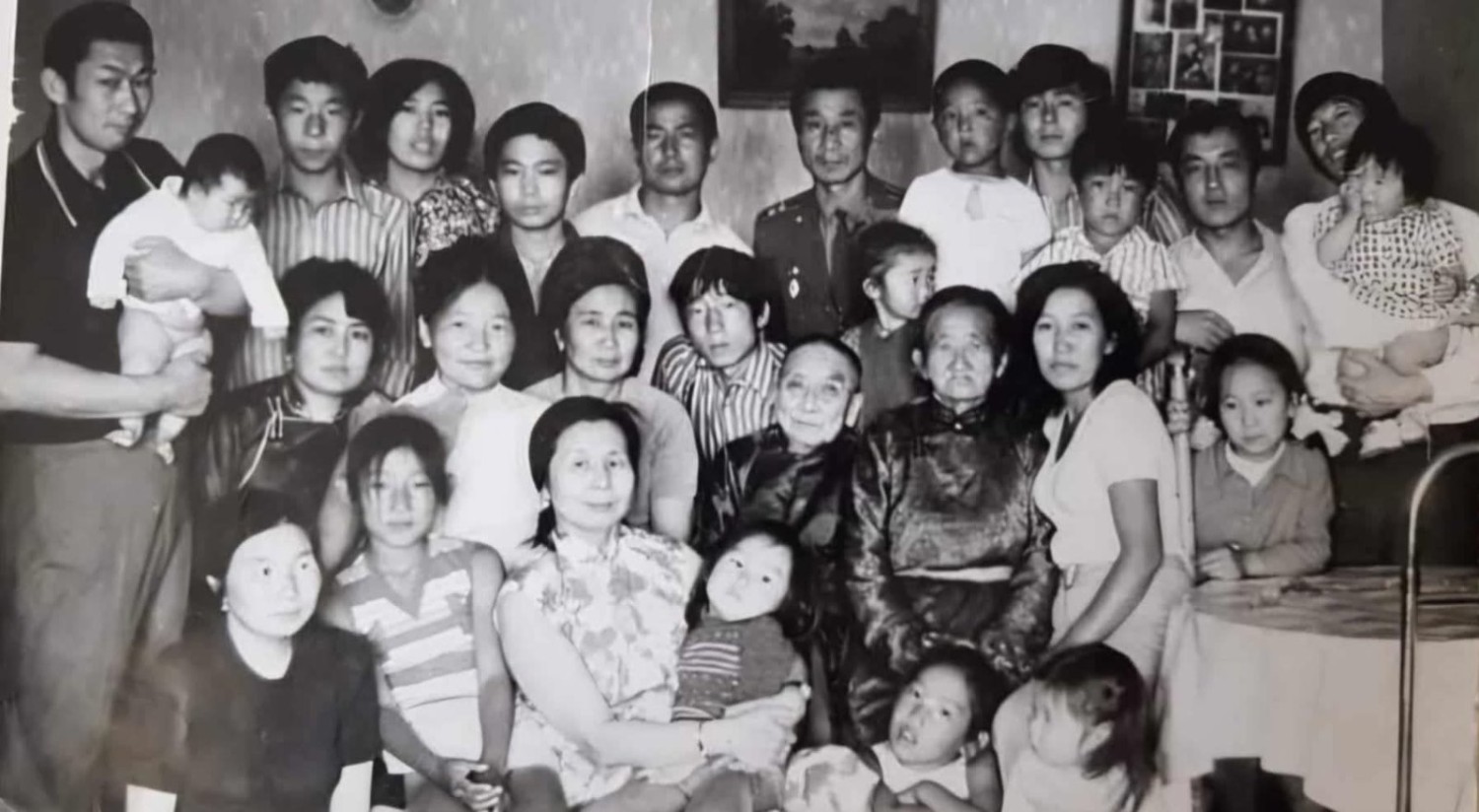 М.Бат-Очирын гэр бүл, үр хүүхдүүд