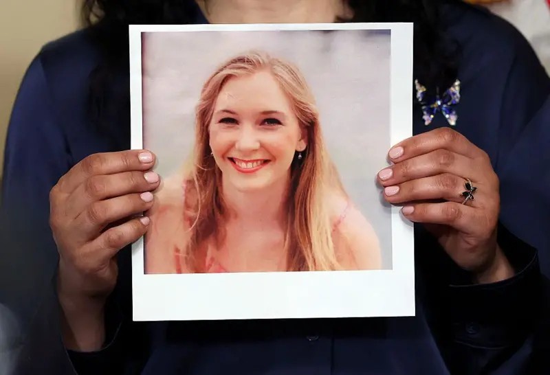 Хохирогчдын нэг тэрээр амиа хорлосон.