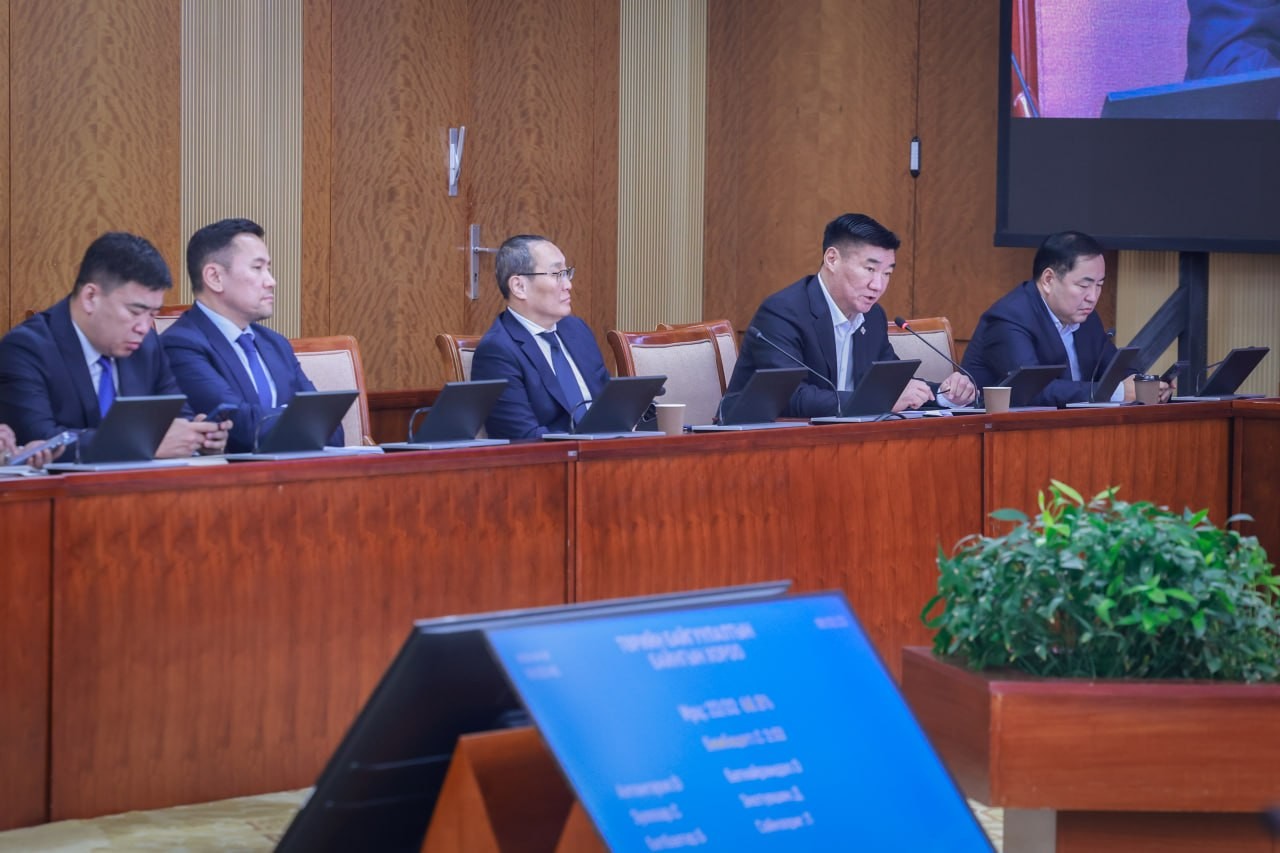 ТББХ-ны өнөөдрийн хуралдаанд УИХ-ын гишүүн Д.Энхтүвшин оролцож байна.