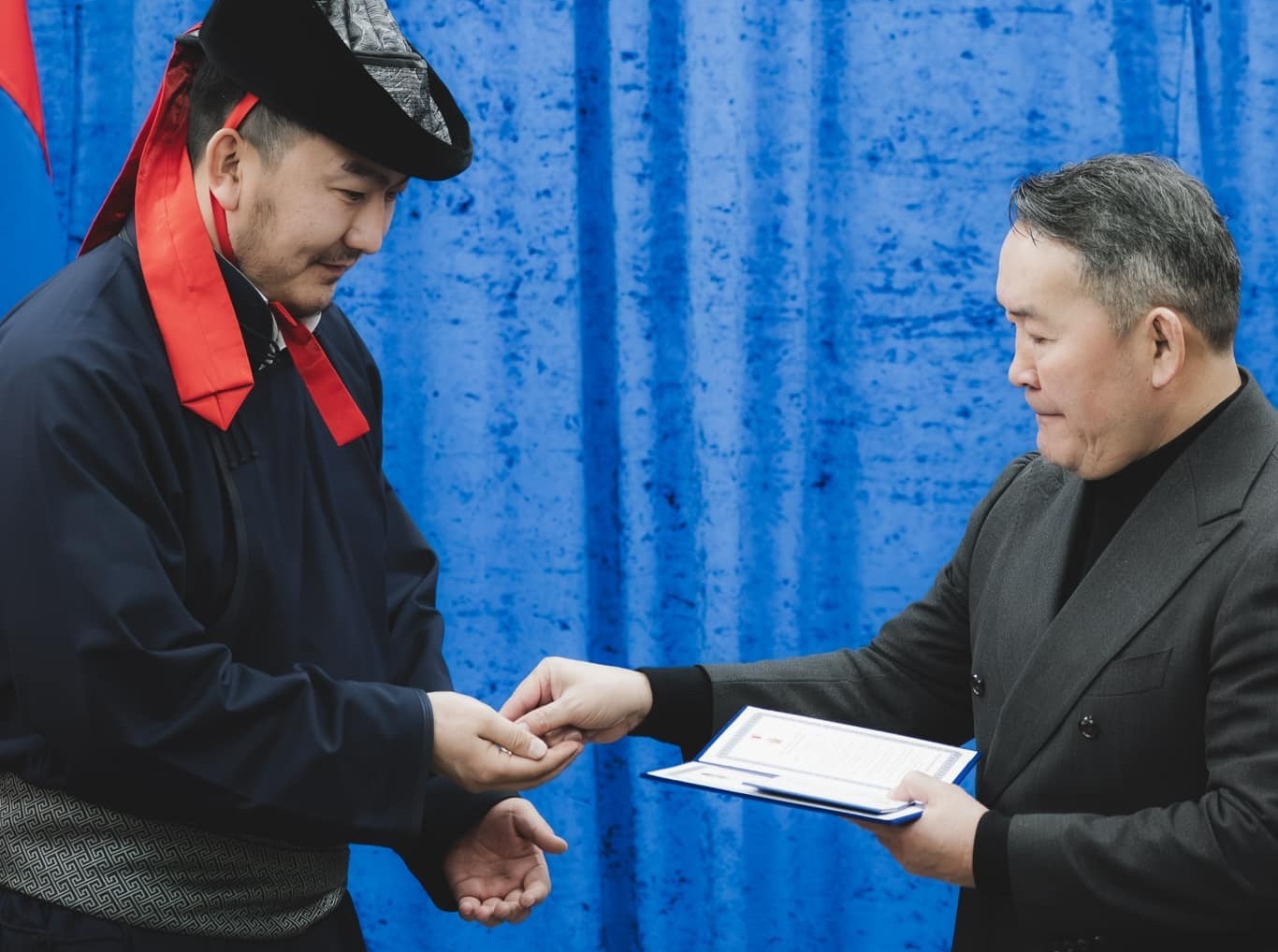 Цензургүй багийн сэтгүүлч Ж.Баттуул, Х.Баттулга