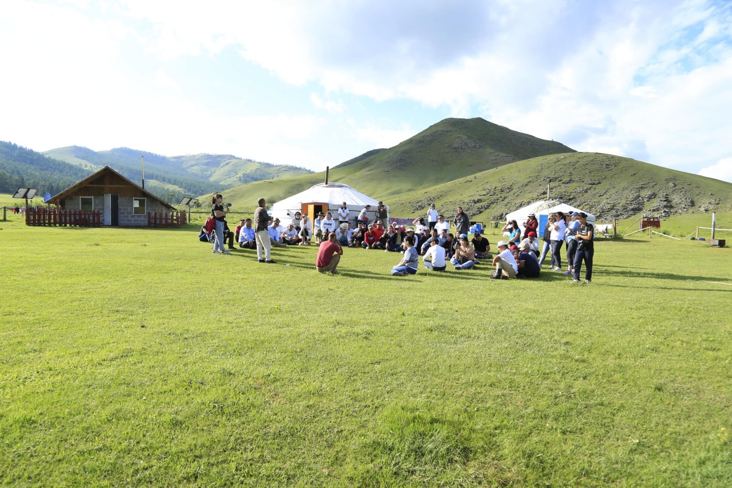Гэрэл зургийг Х.Эрдэнбулганы нүүр номоос авав. 