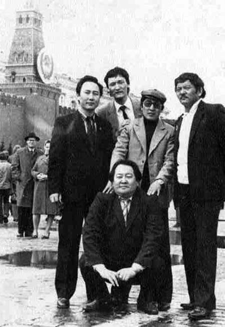 1978 он Москвад болсон тоглолтын үеэр. Баруун гар талаас Ж.Дорлигжав, Б.Мөнхдорж, Ч.Найдандорж Ё.Гантөмөр, урд талд М.Цолмонбаатар 