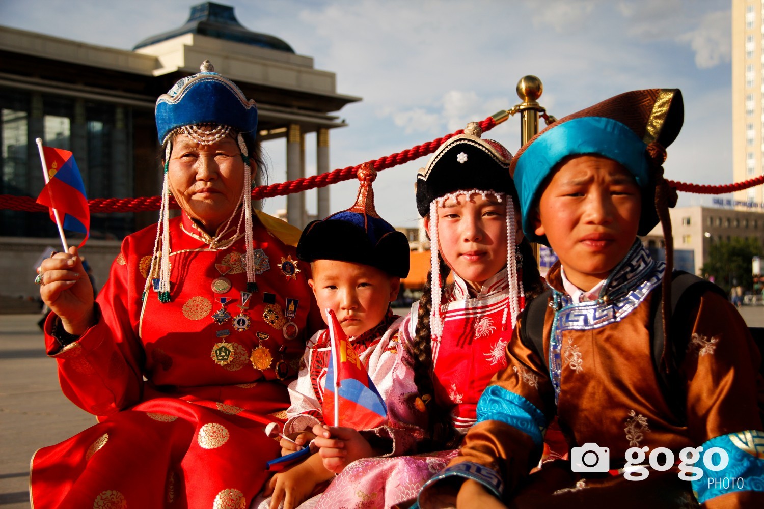 Монгольская группа народов. Монгольский народ в Китае. Монголия население. Монголы казахи китайцы.