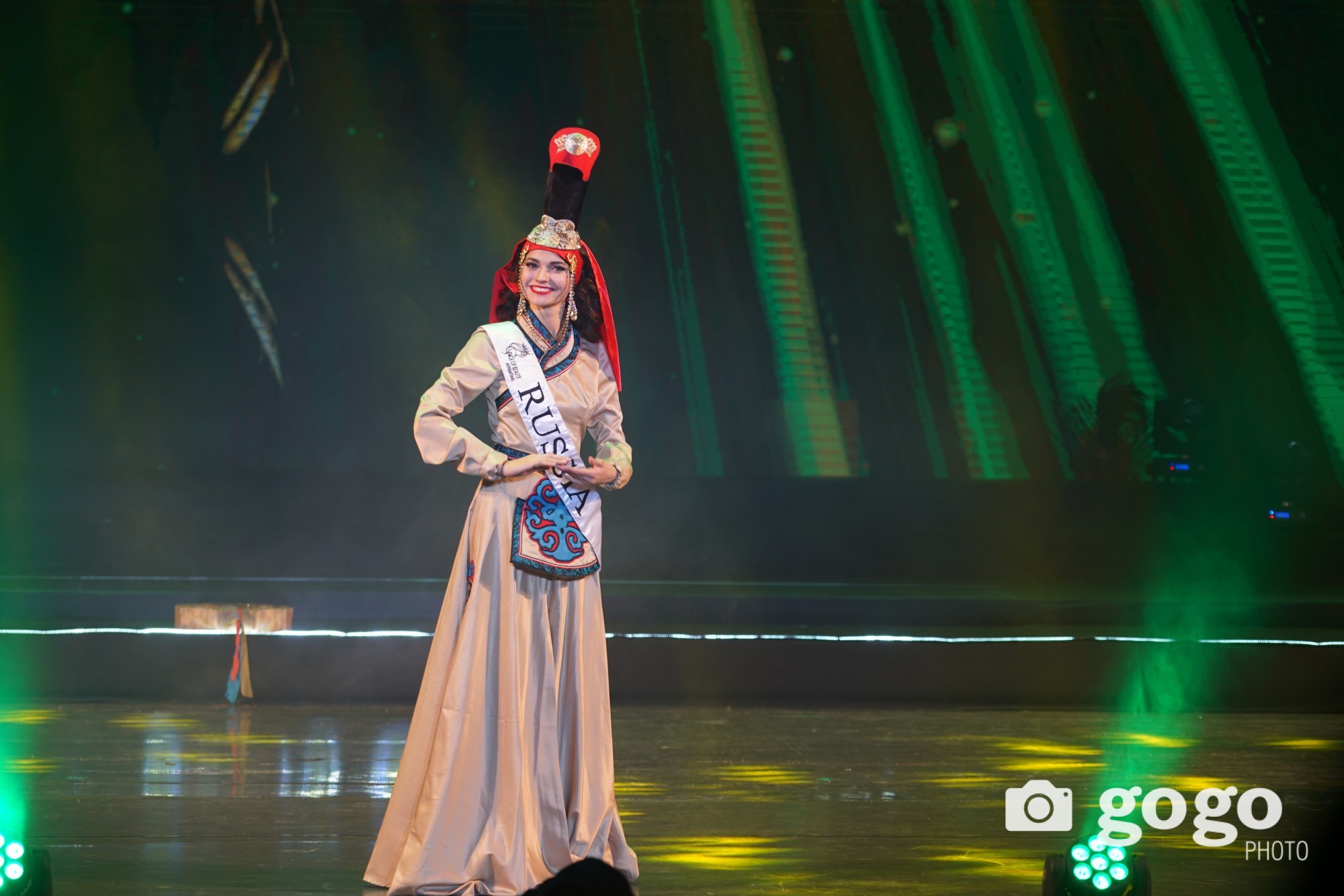 Top 5 contestants wore Mongolian National Costume 