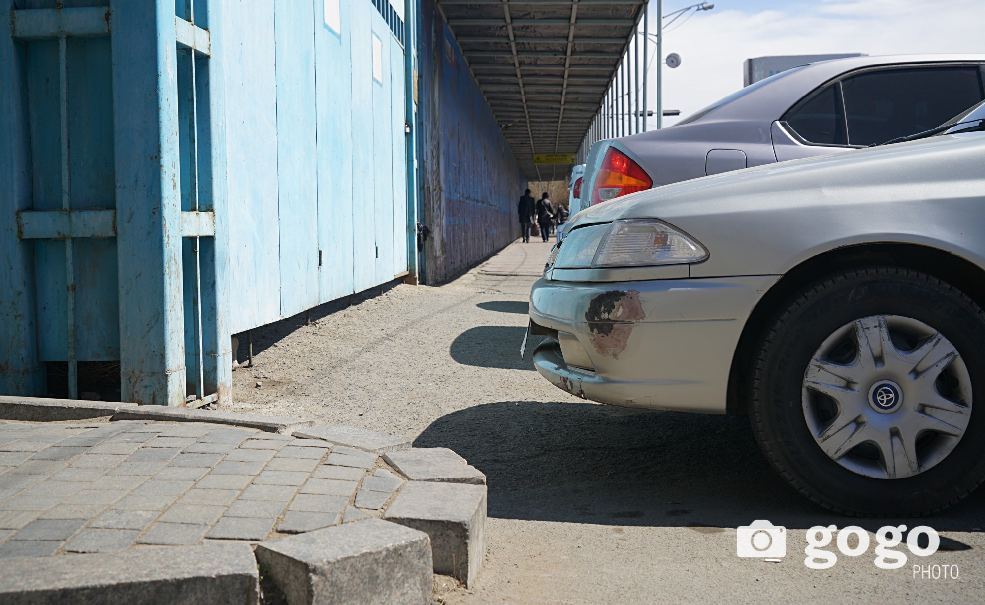 Car parking area located in front of the old office of TDB. Too cramped Ulaanbaatar... /2017.04.22/
