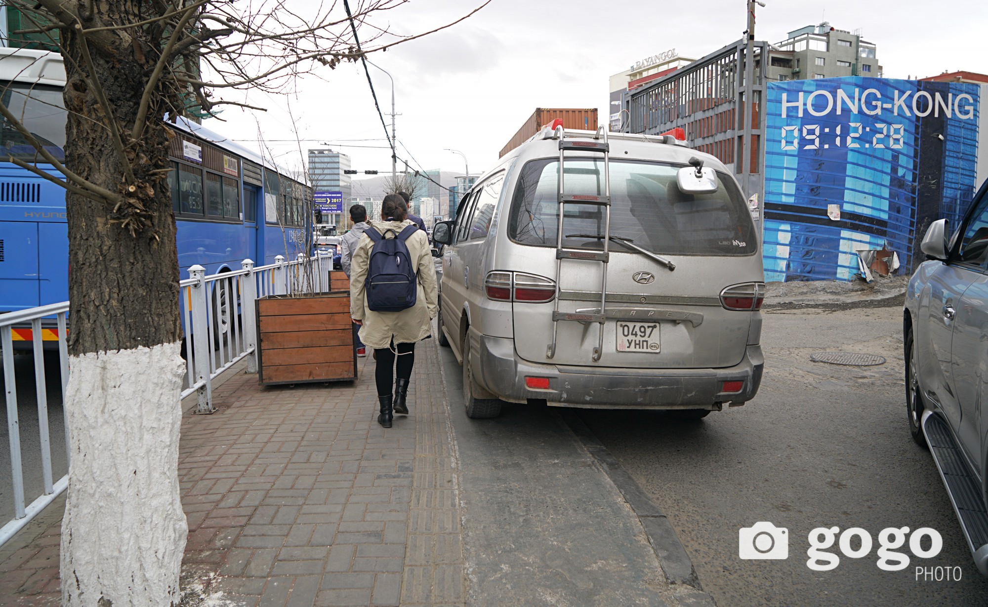 Pedestrian in front of KFC. Too cramped Ulaanbaatar... /2017.04.22/