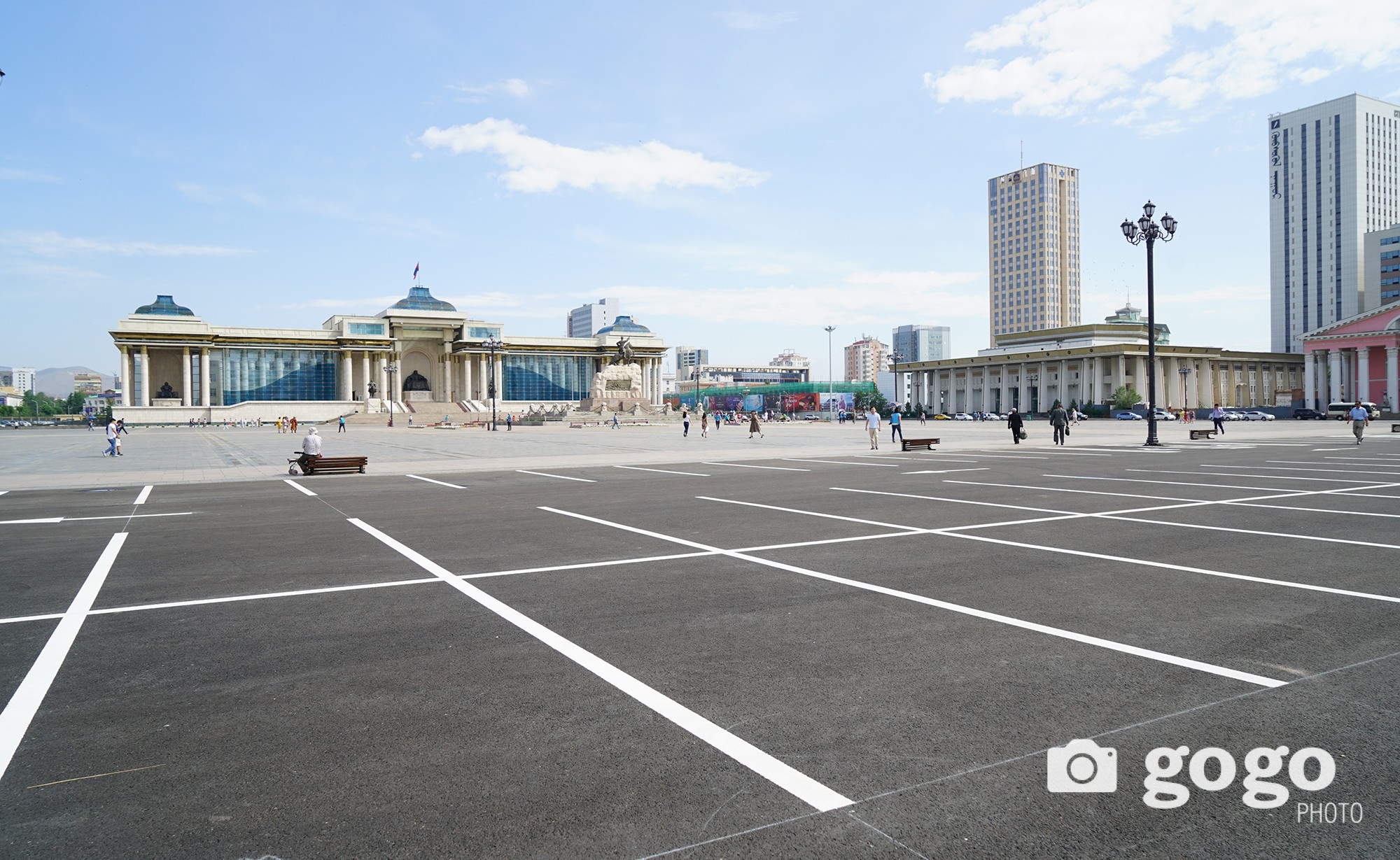 ФОТО: Талбайн урд талын 150 машины зогсоол ашиглалтад орлоо