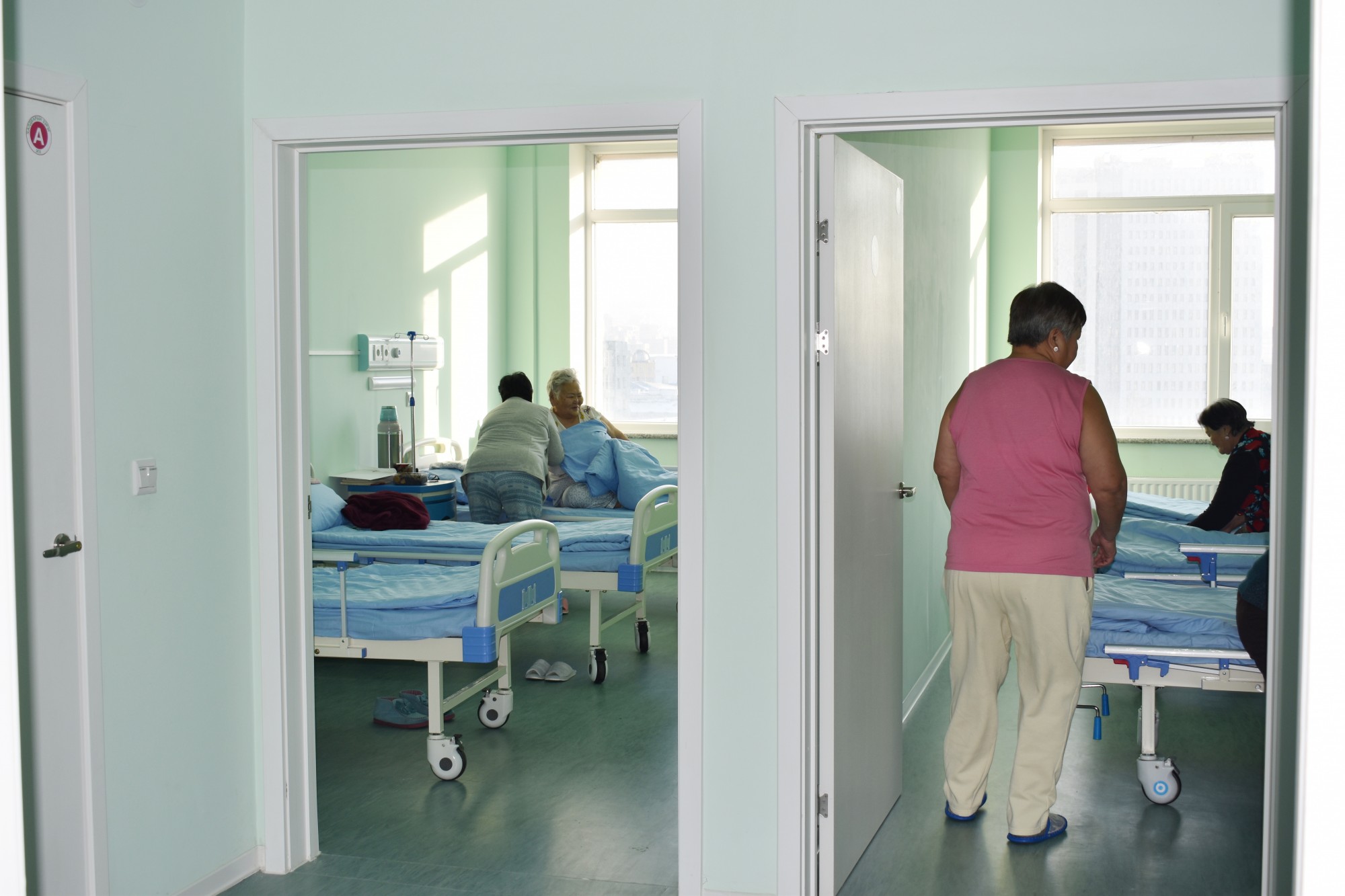 ТТАХНЭ хэвтэн эмчлүүлэгчдээ хүлээн авч, анхны мэс заслаа хийлээ