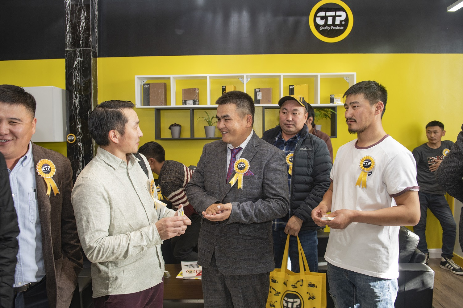 Катерпиллар, Комацу тоног төхөөрөмжийн сэлбэгийн CTP үзэсгэлэнгийн ...