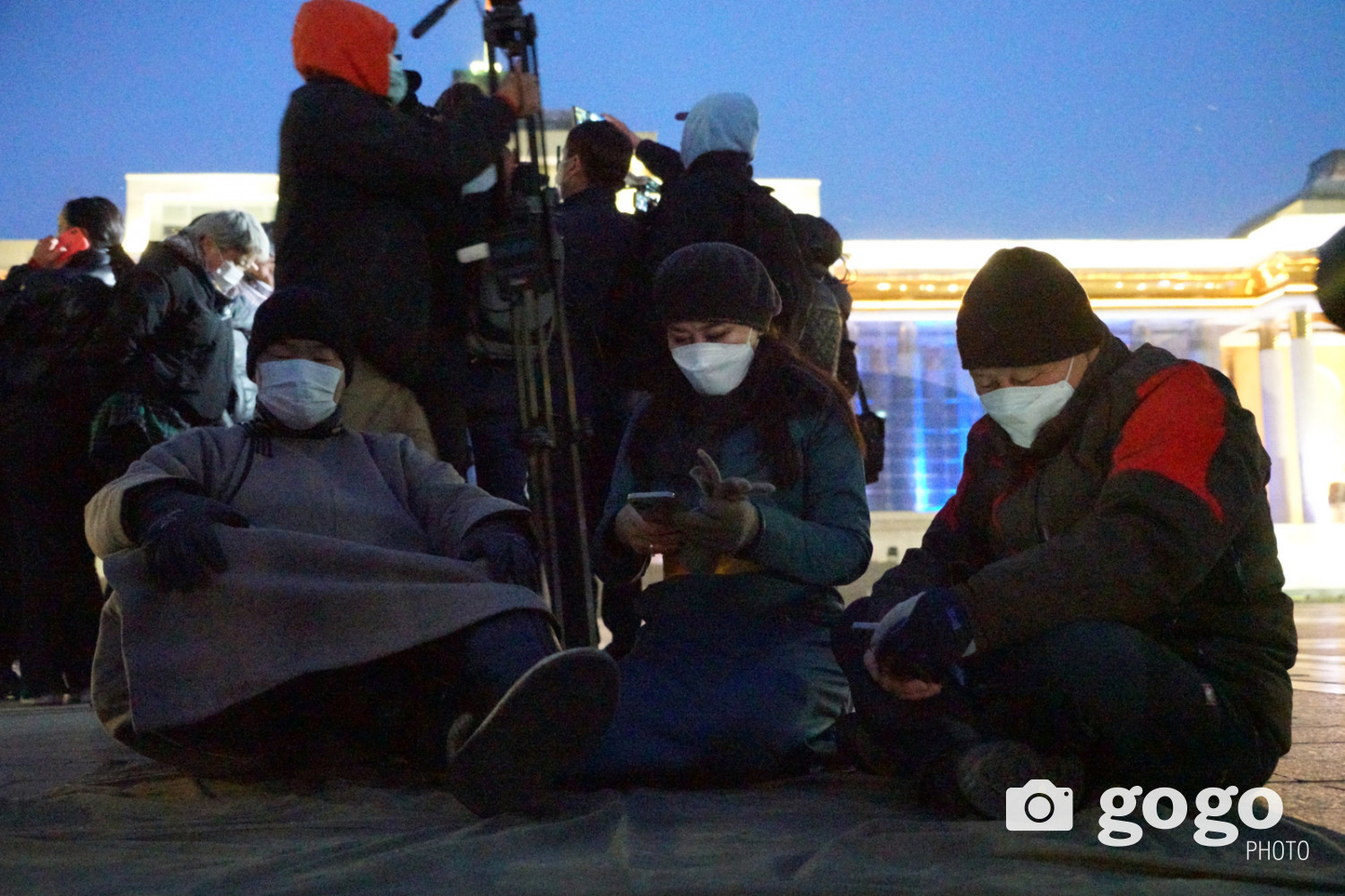 ФОТО: УИХ дахь АН-ын бүлгийн гишүүд Төв талбайд суулт, өлсгөлөн эхлүүллээ