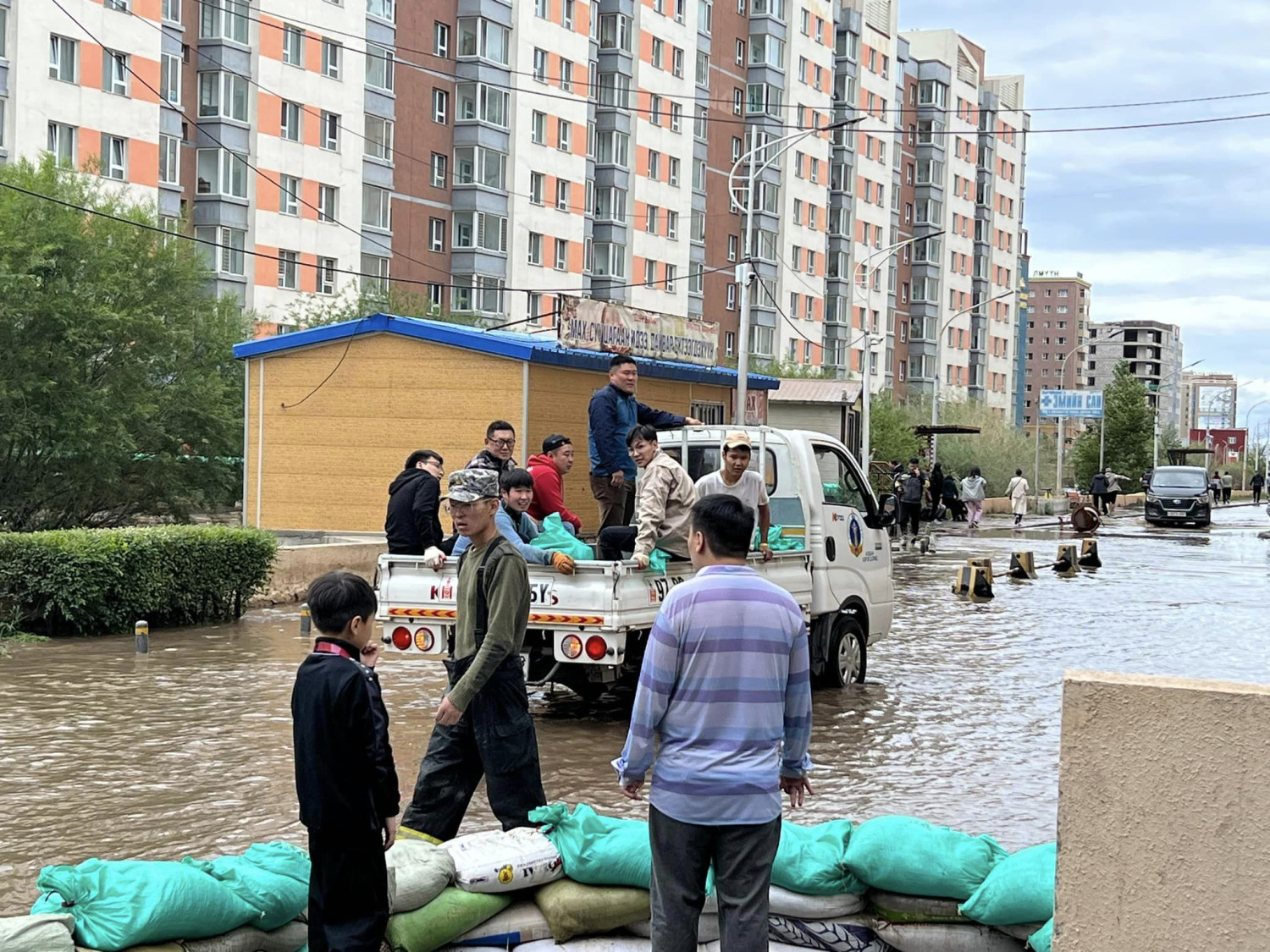“Алтай хотхон” руу орох замыг хааж, цахилгааныг хязгаарлалаа