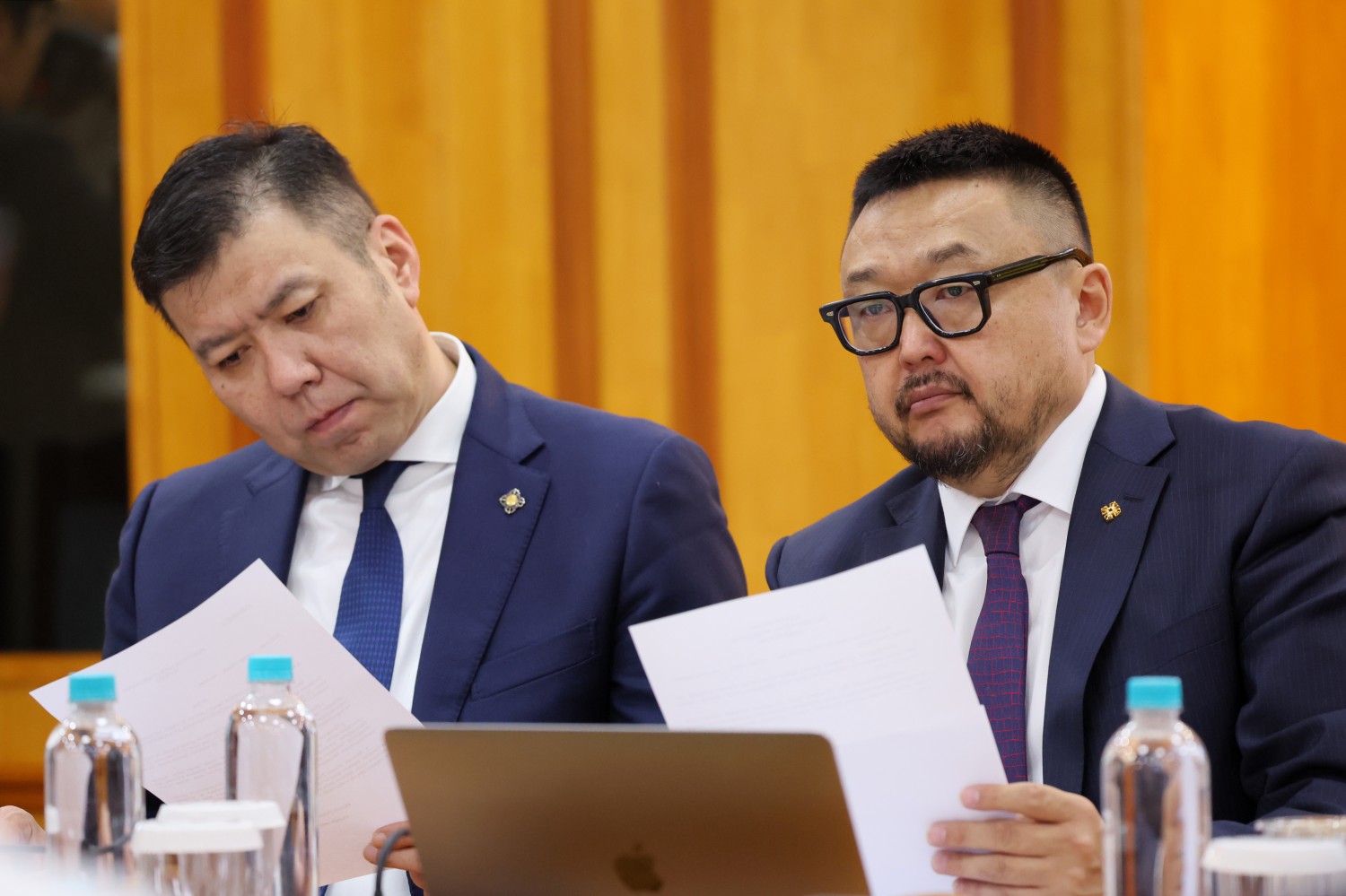 ФОТО: Хэмнэлтийн горимд бүрэн шилжих Засгийн газрын анхны хуралдаан