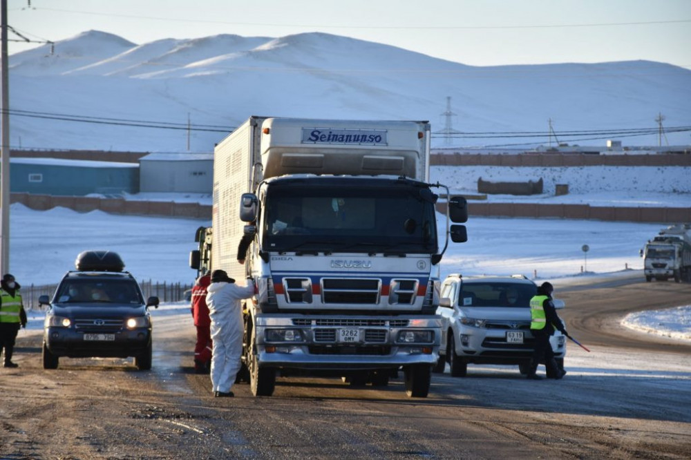 Өчигдөр товчоодоор 1225 автомашин нэвтэрч, 964 тээврийн хэрэгсэл гарчээ