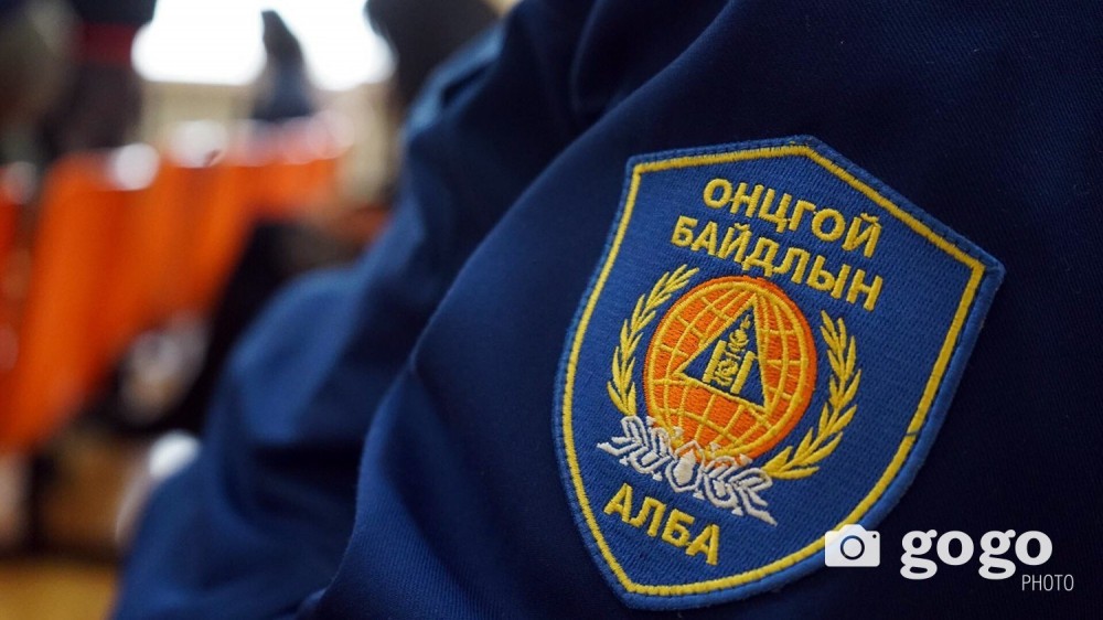 Гүний цооногт унасан гурван настай хүүхдийг аврахаар онцгойгийнхон ажиллаж байна