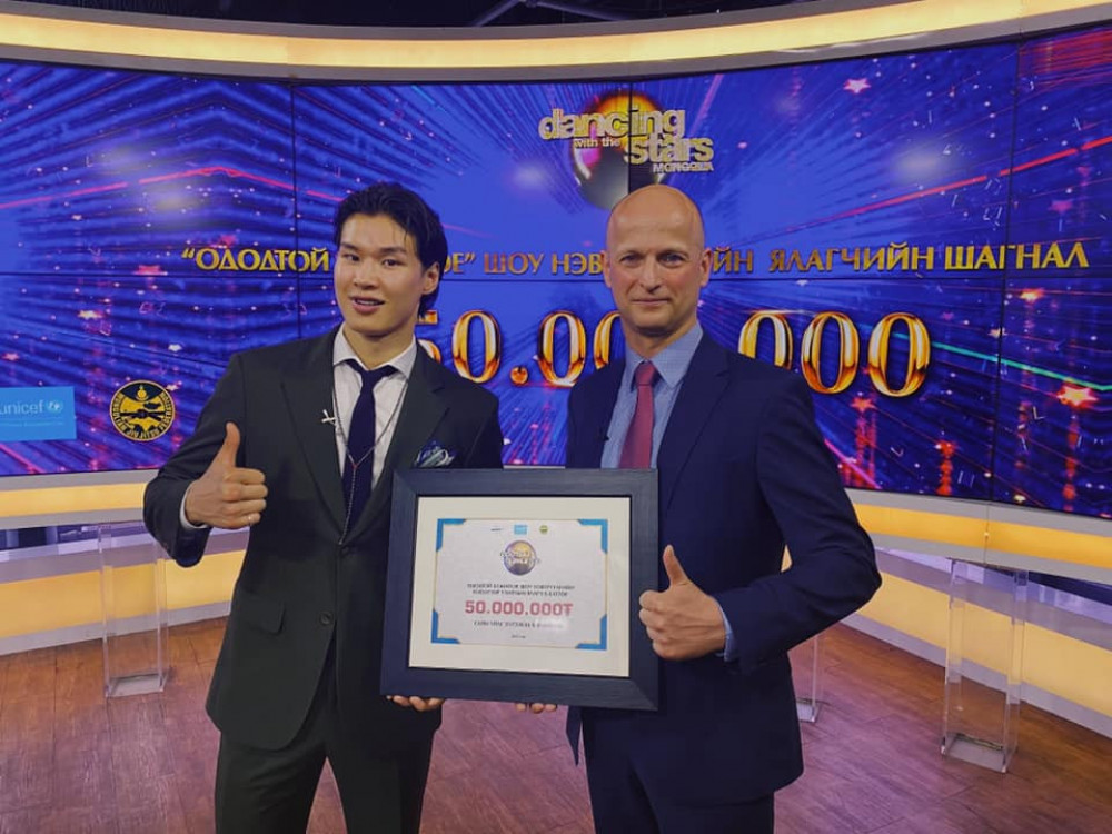 &ldquo;Ододтой бүжиглэе&rdquo; шоуны ялагч Б.Баттөр шагналын 50 сая төгрөгөө НҮБ-ын Хүүхдийн санд хандивлалаа