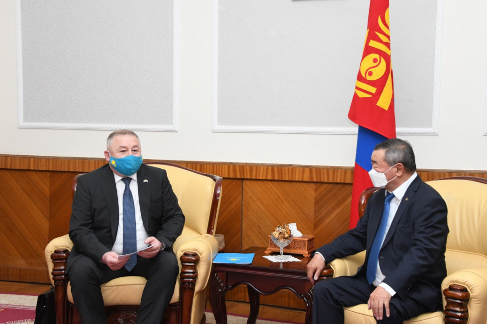 Казахстан улс өөрийн бүтээсэн КАЗВАК вакцины 15-20 мянган тунг Монголд хандивлана