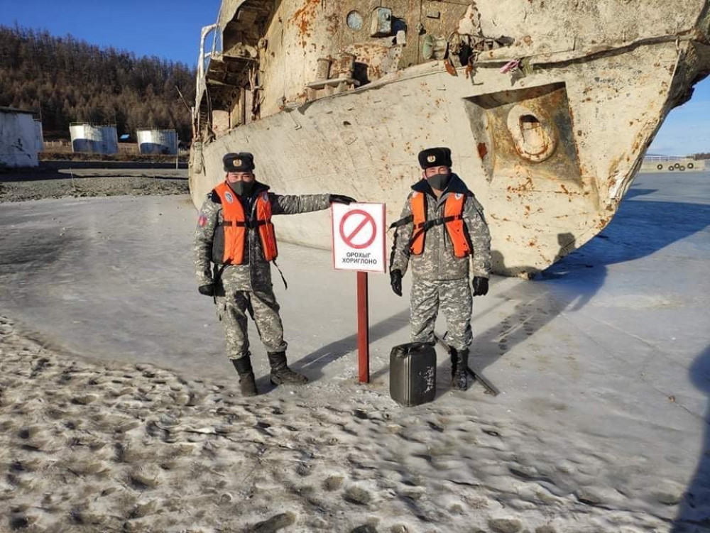 Мөс цөмөрч болзошгүй газруудад хориглох тэмдэг байршуулжээ