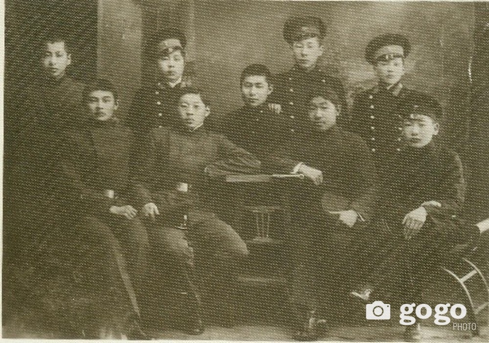 Есөн хүүхдийн дундах нь М.Бат-Очир