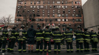 ФОТО: Нью-Йоркт олон давхар орон сууцад гал гарсны улмаас 19 хүн амиа алджээ