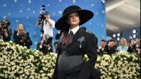 ФОТО: "Мет Гала" наадамд ирсэн зочдын этгээд хувцас, гоёл...