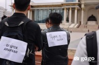 “Байрны урьдчилгаагаар цүнх, бөгж аваад өгчихсөн, тэр нь миний татвар. Тиймээс би энд байна”