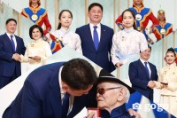 ФОТО: Баяр наадмыг угтан төрийн дээд одон медалиар энгэрээ мялаалгасан эрхмүүд